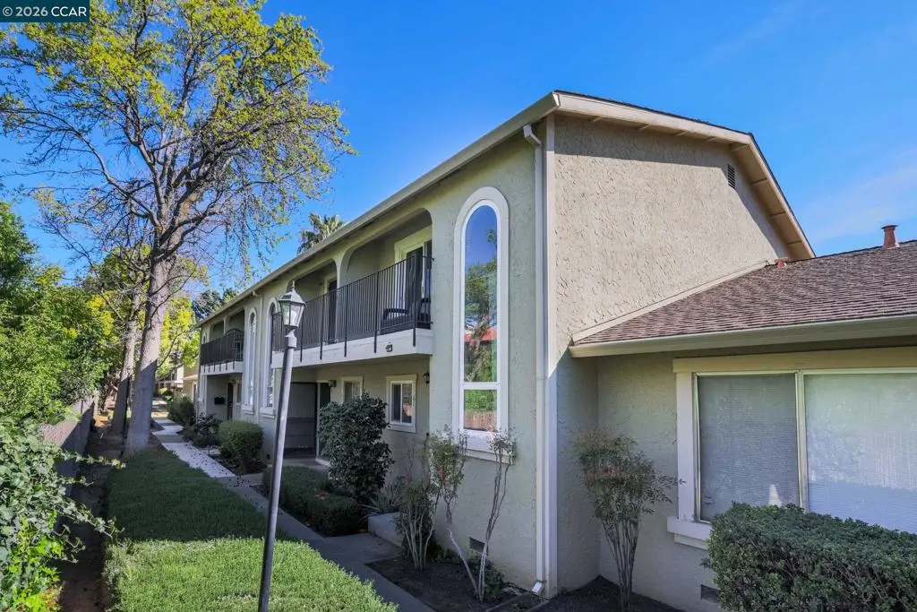 Townhouse for sale at 61 Meadowbrook Cir, Pittsburg, CA featuring 2 beds and 2 baths