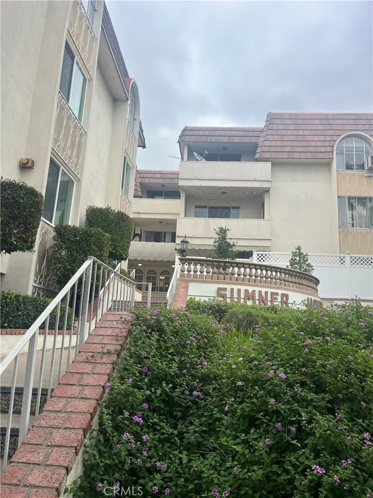 Residential Lease for rent at 5625 Sumner Way, Culver City, Los Angeles County, CA featuring 2 beds and 2 baths