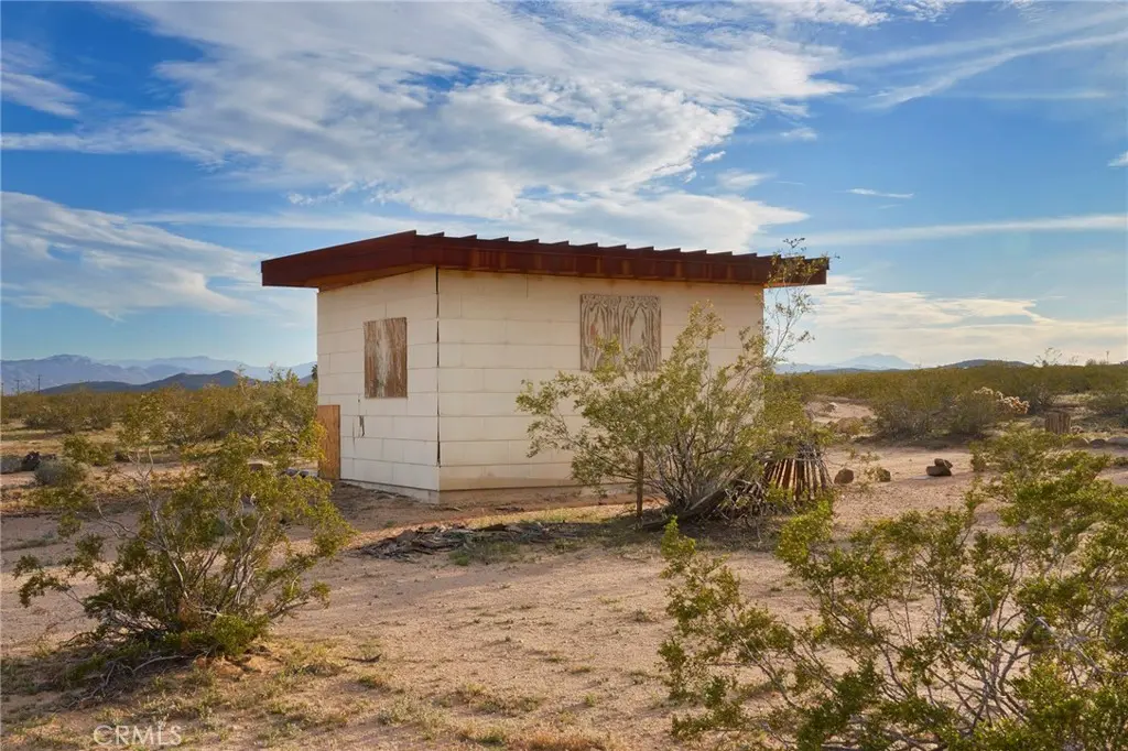 77 Copper Moon Lane, Joshua Tree, CA — listing photo 1