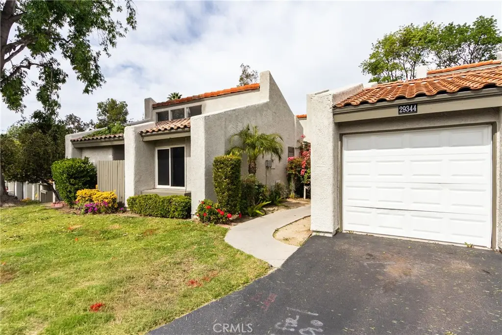 Condominium for sale at 29344 Via Frontera, Murrieta, CA featuring 2 beds and 2 baths