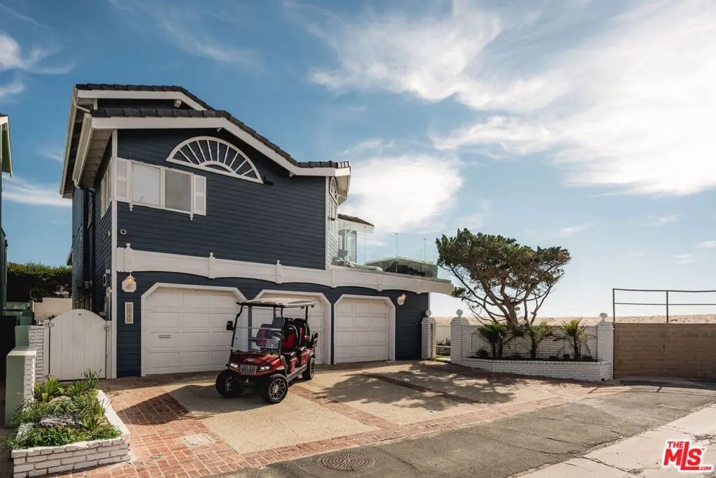 Single Family Residence for rent at 1044 Waterbury Lane, Ventura, CA featuring 5 beds and 5 baths