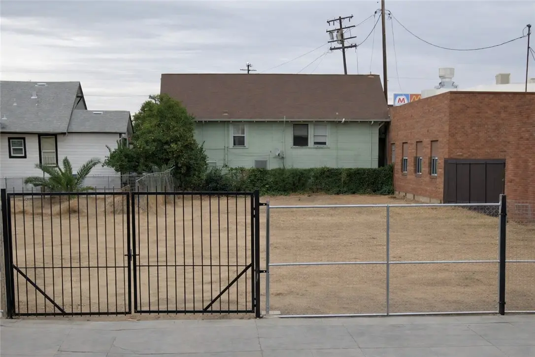 329 S San Joaquin, Stockton, CA — listing photo 1