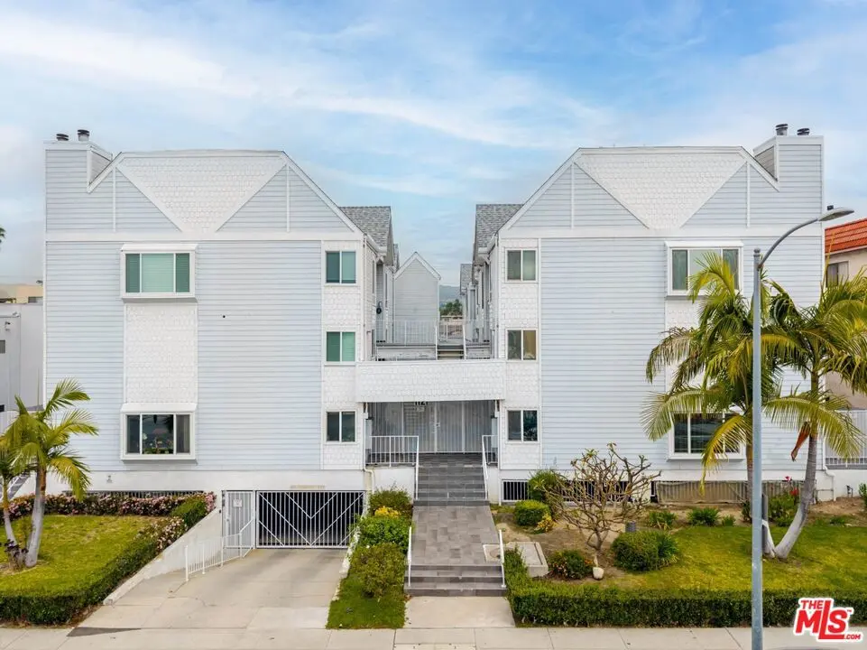 Condominium for sale at 1121 E Wilson Avenue 12, Glendale, CA featuring 2 beds and 3 baths