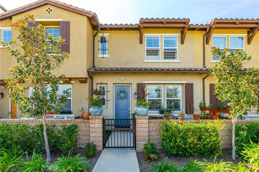 28744 Jardineras, Valencia, CA — listing photo 1