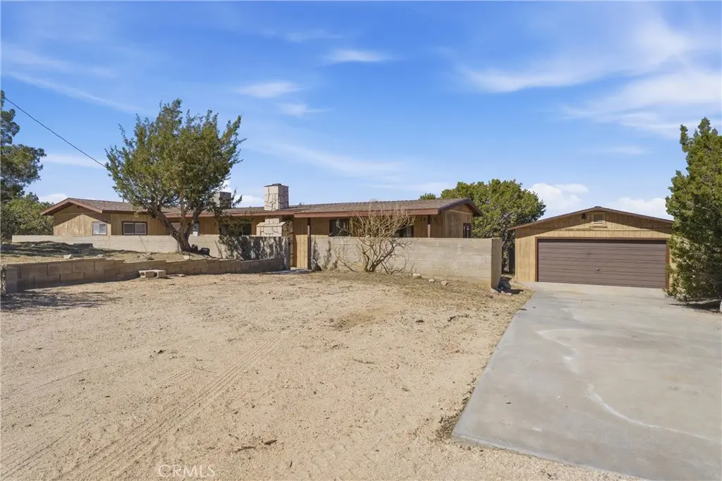 12515 Nearwood Road, Juniper Hills, CA — listing photo 1