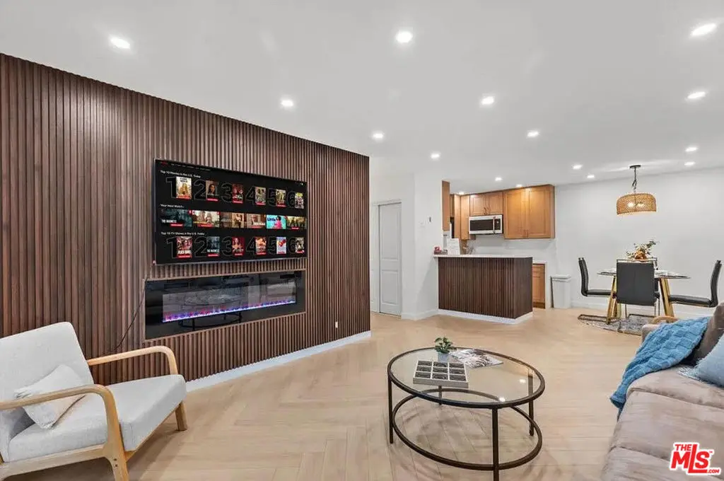 Residential Lease for rent at 4710 Park Granada 178, Calabasas, Los Angeles County, CA featuring 1 bed and 1 bath