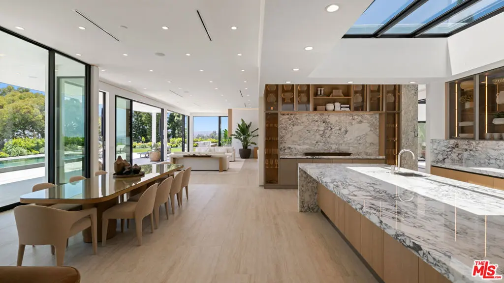 Residential Lease for rent at 365 Trousdale Place, Beverly Hills, Los Angeles County, CA featuring 6 beds and 7 baths