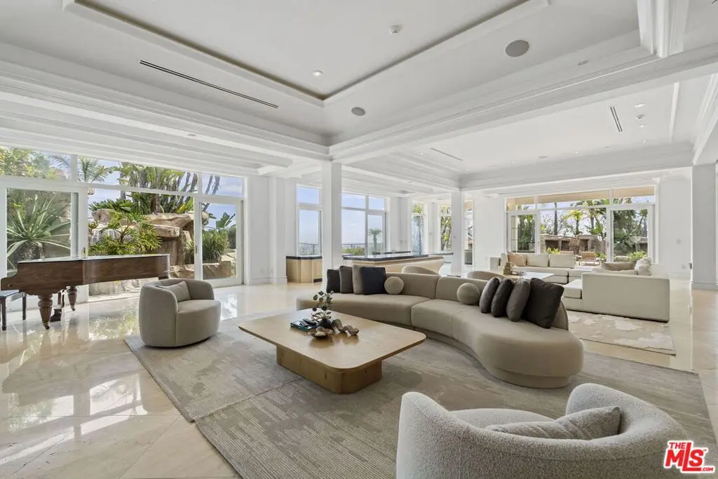 Residential Lease for rent at 360 TROUSDALE Place, Beverly Hills, Los Angeles County, CA featuring 6 beds and 8 baths