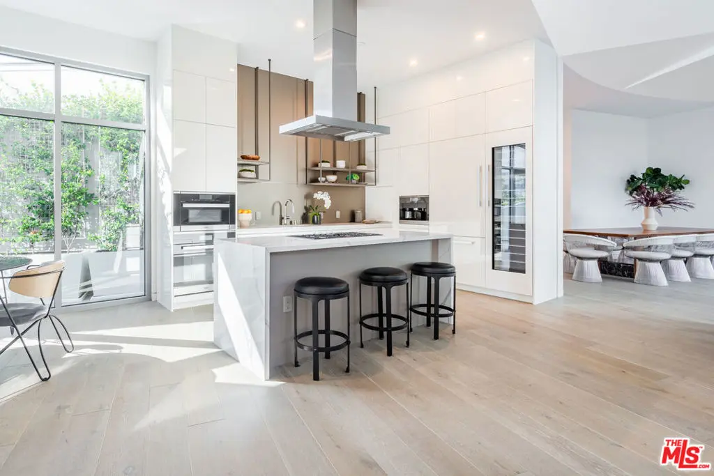 Condominium for rent at 8600 Wilshire Boulevard PH20, Beverly Hills, CA featuring 3 beds and 4 baths