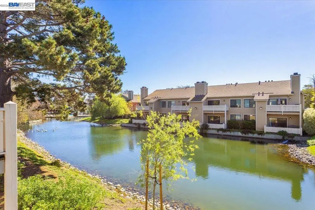 Condominium for sale at 130 Lakeshore Ct, Richmond, CA featuring 1 bed and 1 bath