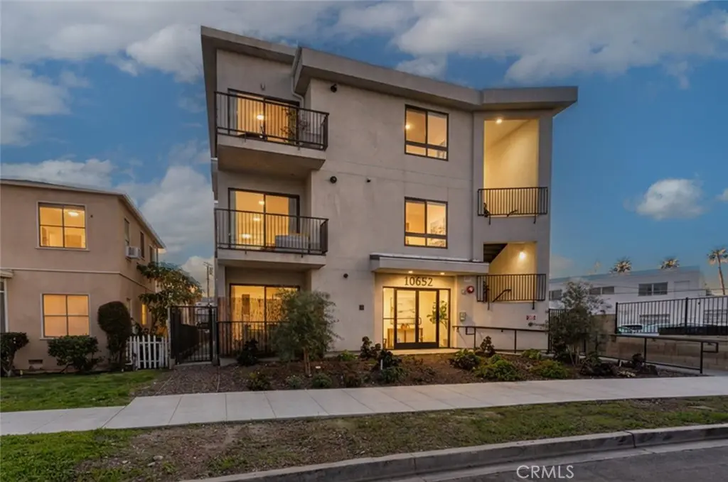 10652 Whipple Street, North Hollywood, CA — listing photo 1