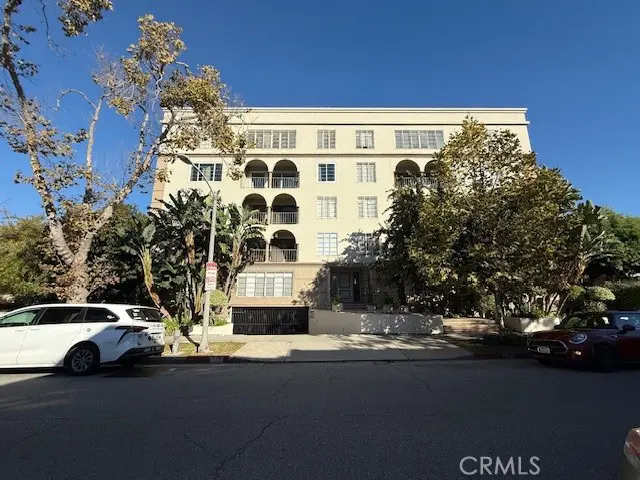 Condominium for sale at 434 S Canon 202, Beverly Hills, CA featuring 1 bed and 2 baths