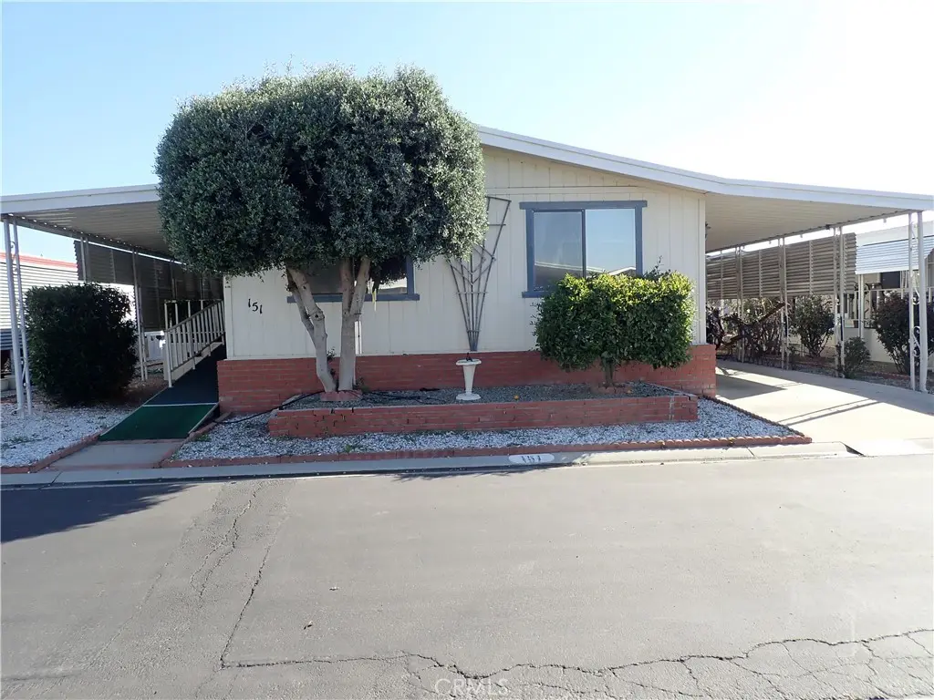 Manufactured In Park for sale at 1300 W Menlo, Hemet, CA featuring 2 beds and 2 baths
