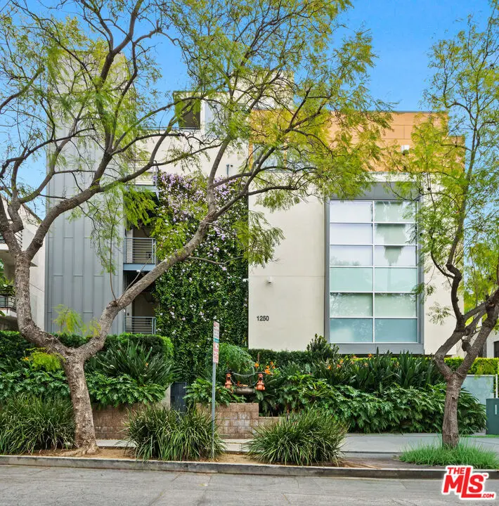 1250 N Harper Avenue 414, West Hollywood, CA — listing photo 1