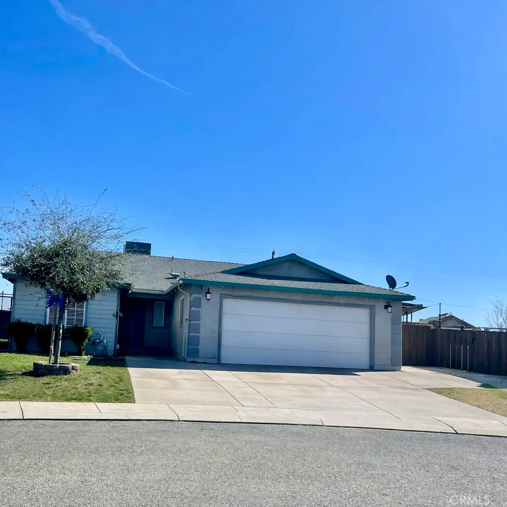 9654 Timothy Court, Delhi, CA — listing photo 1