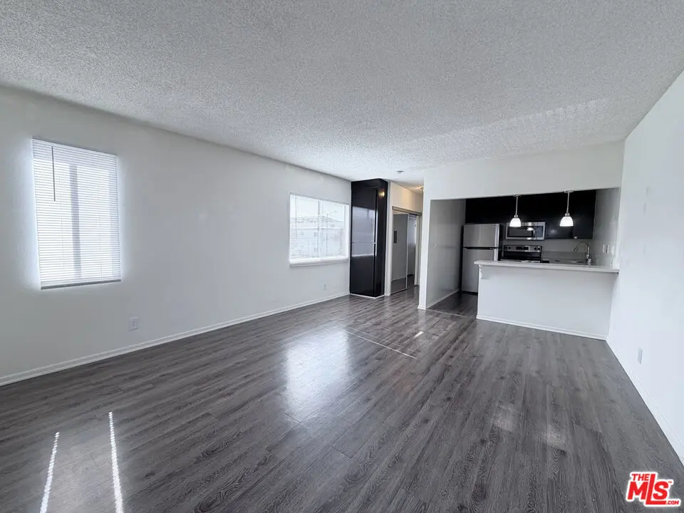 Residential Lease for rent at 1137 W 36th Place 1, Los Angeles, Los Angeles County, CA and 1 bath