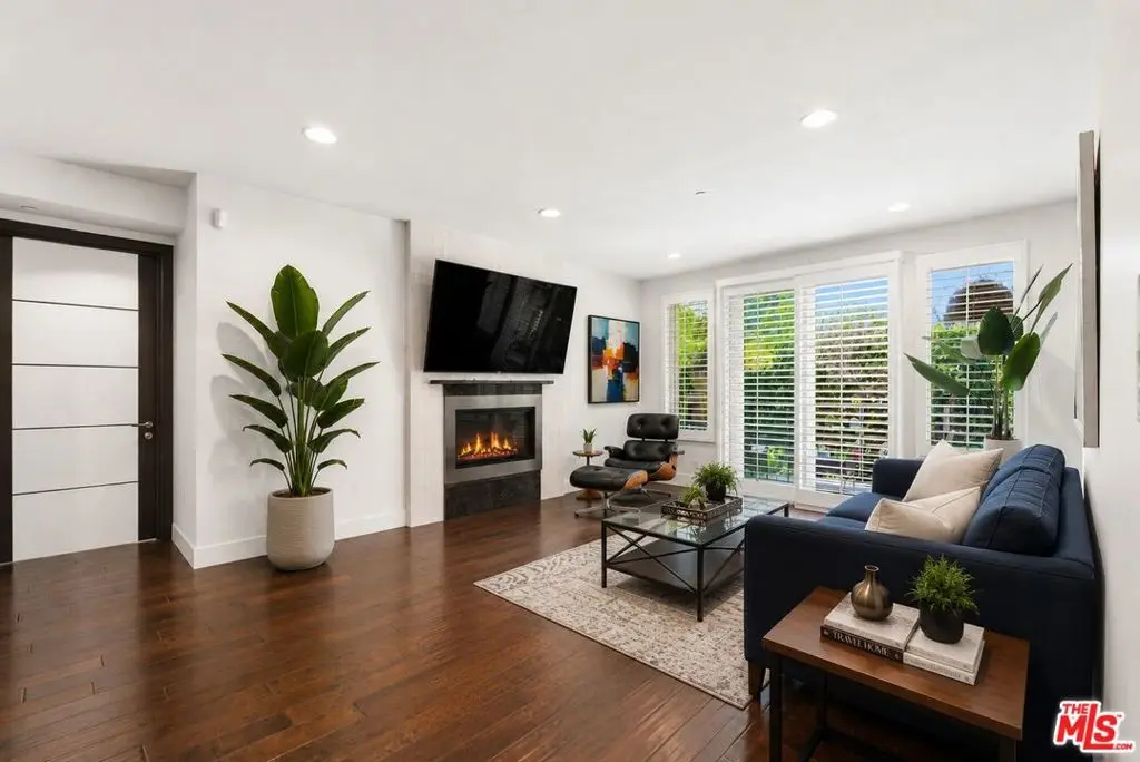 1318 Roxbury Drive 115, Los Angeles, CA — listing photo 1