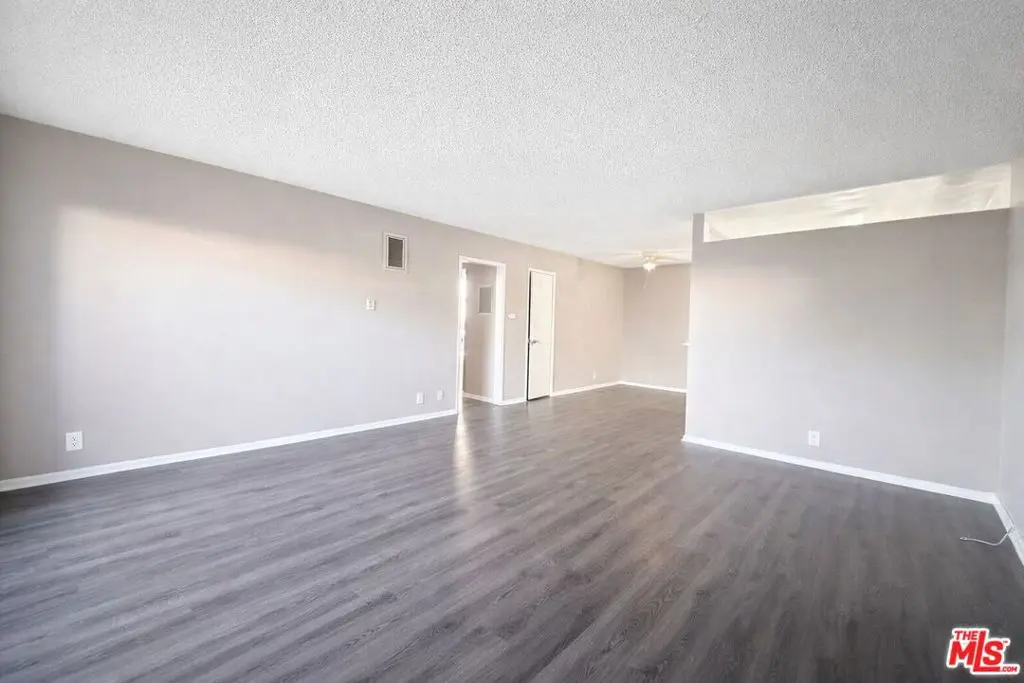 Residential Lease for rent at 1208 W Adams Boulevard 6, Los Angeles, Los Angeles County, CA featuring 2 beds and 1 bath