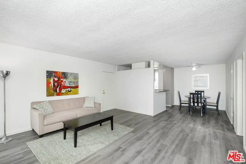 Residential Lease for rent at 1208 W Adams Boulevard 17, Los Angeles, Los Angeles County, CA featuring 1 bed and 1 bath