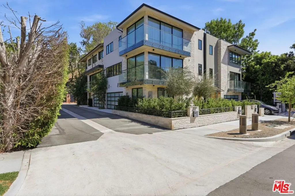 Single Family Residence for rent at 11769 Bellagio Road, Los Angeles, CA featuring 3 beds and 4 baths
