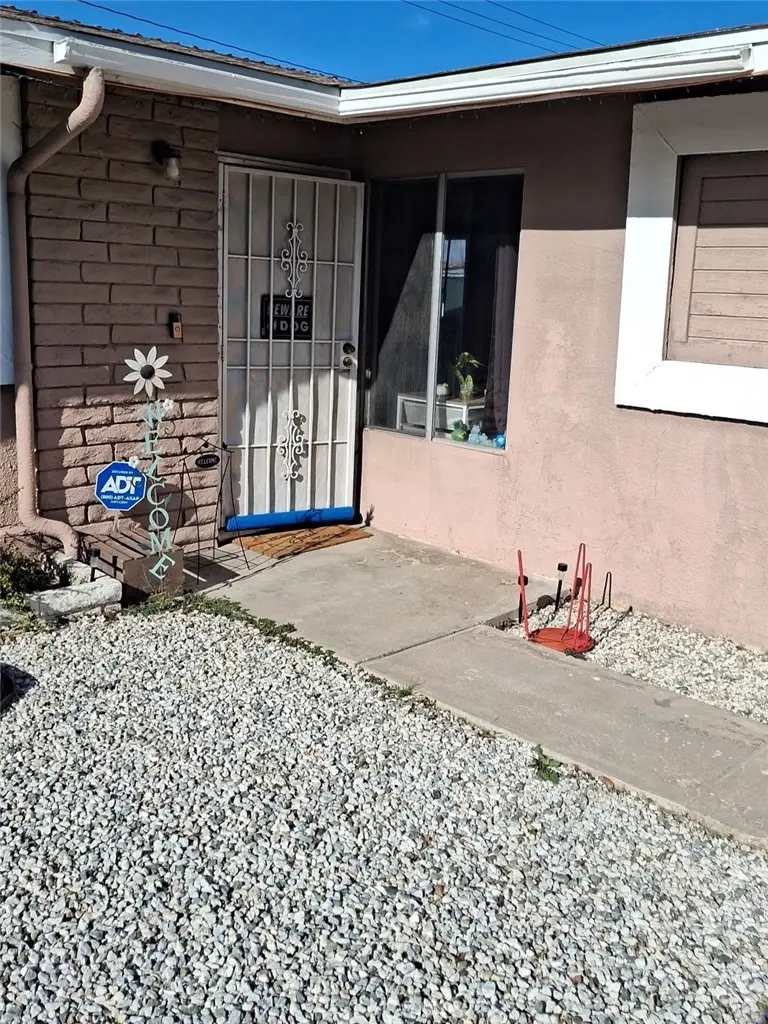 15847 Fresno, Victorville, CA — listing photo 1