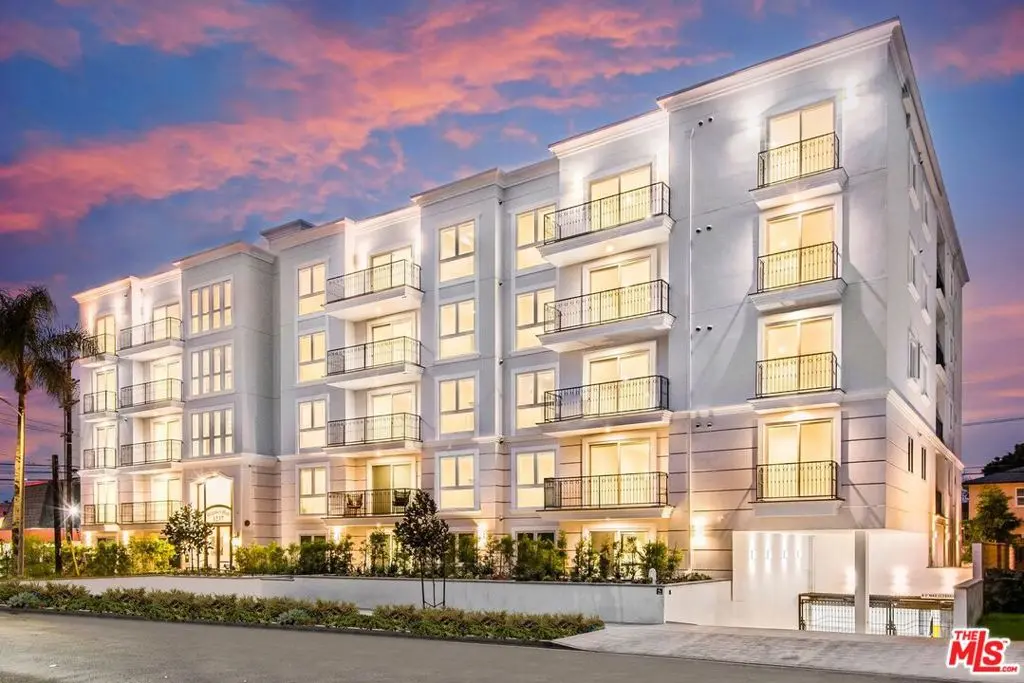 Residential Lease for rent at 1237 S Holt Avenue 201, Los Angeles, Los Angeles County, CA featuring 3 beds and 3 baths