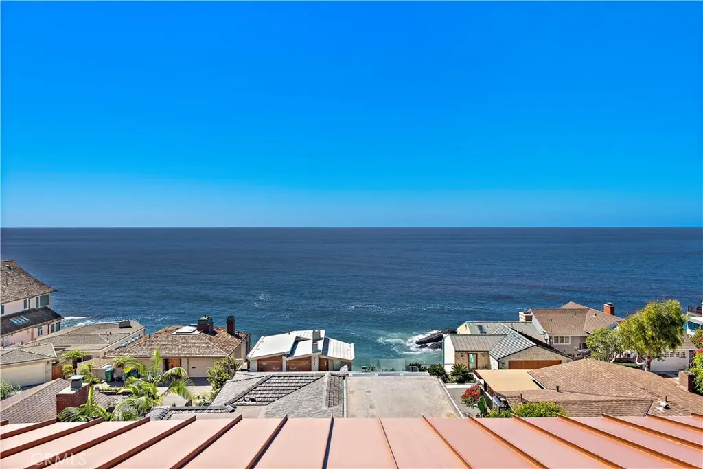 Residential Lease for rent at 2037 S Coast 12, Laguna Beach, Orange County, CA featuring 2 beds and 1 bath