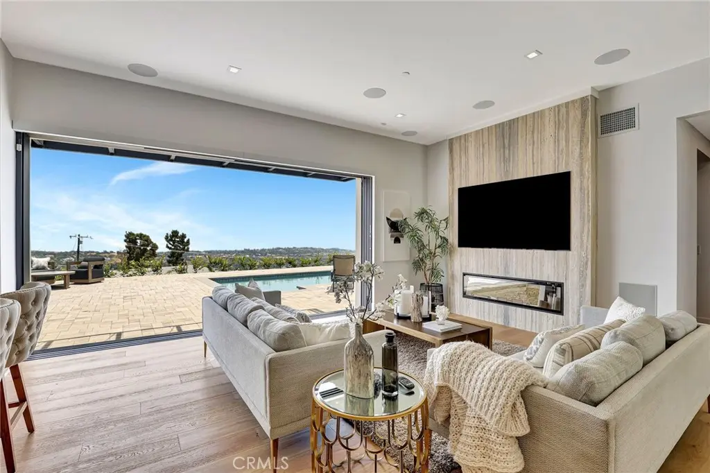 Single Family Residence for rent at 5402 Horizon, Malibu, CA featuring 3 beds and 2 baths