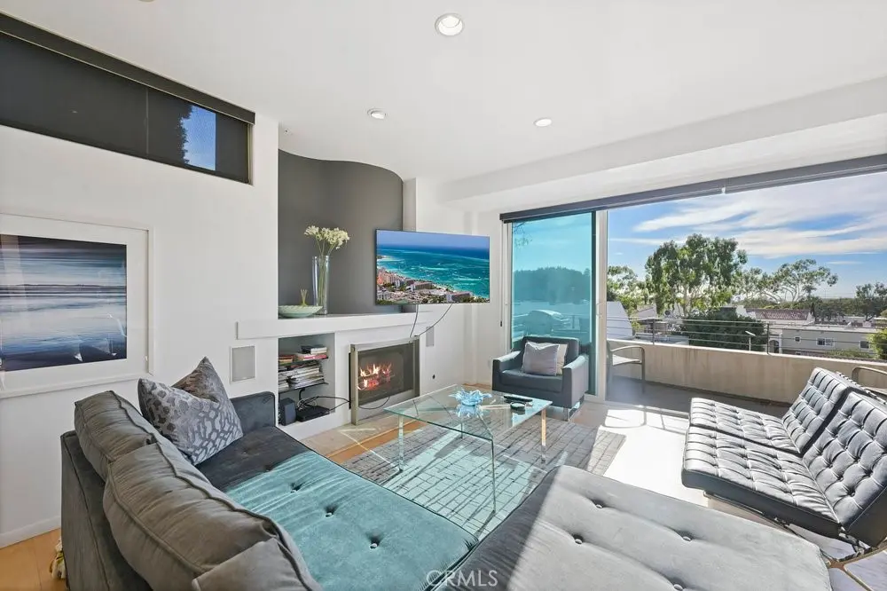 Residential Lease for rent at 326 Loma Terrace, Laguna Beach, Orange County, CA featuring 4 beds and 4 baths