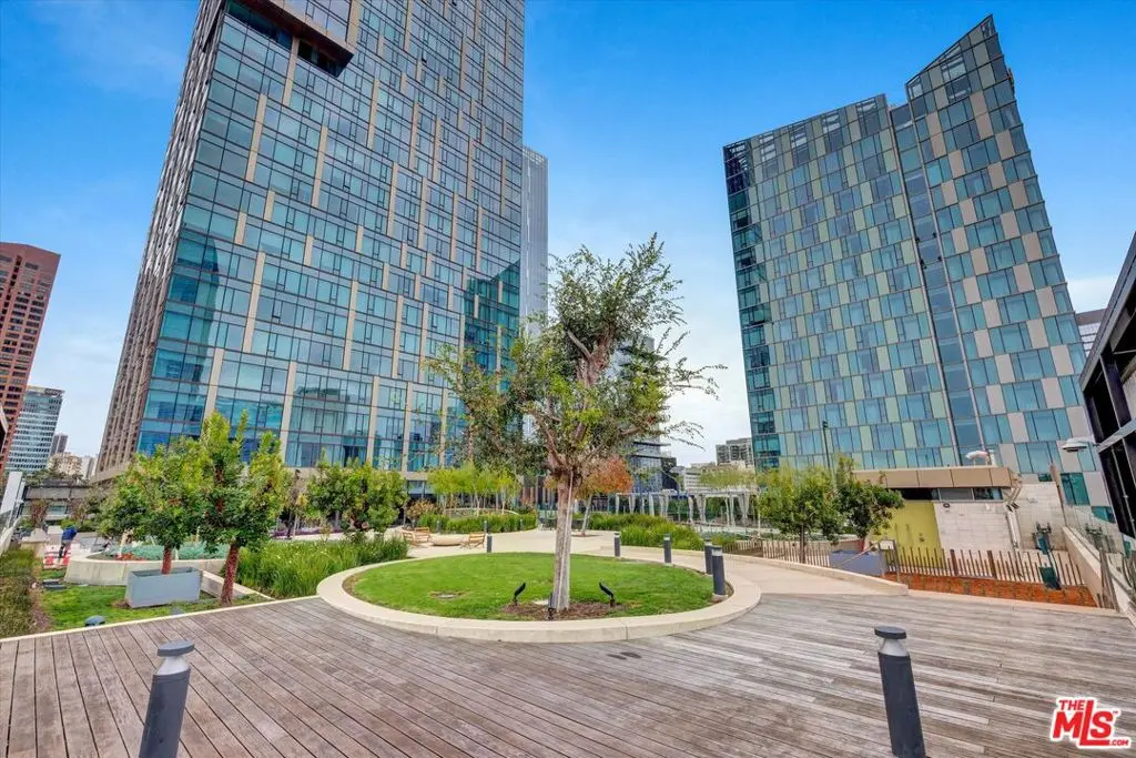 Condominium for sale at 889 Francisco Street 911, Los Angeles, CA featuring 1 bed and 2 baths