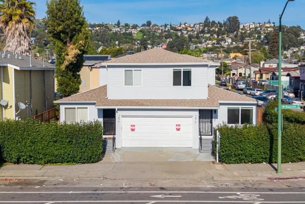 Duplex for sale at 7876 Bancroft Avenue, Oakland, CA
