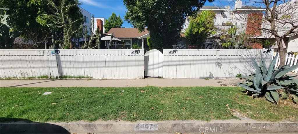 6467 Woodley, Van Nuys, CA — listing photo 1