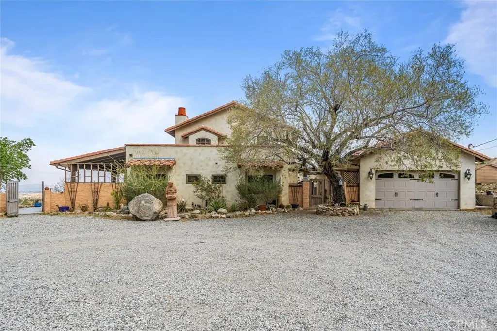9075 Mesa Vista Street, Apple Valley, CA — listing photo 1