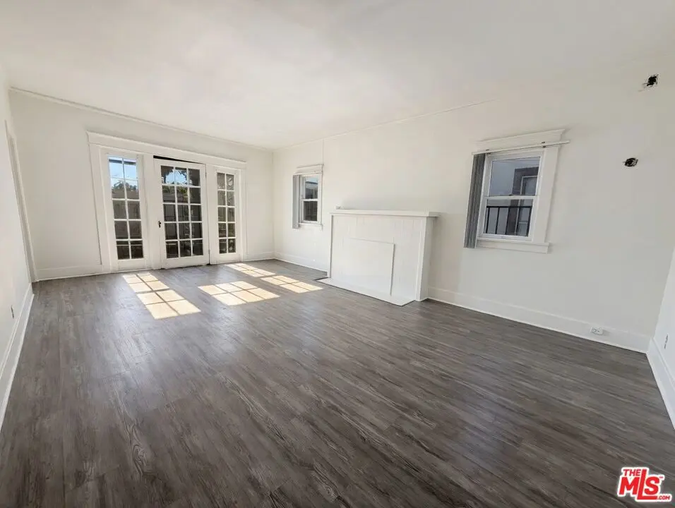 Residential Lease for rent at 881 W 23rd Street, Los Angeles, Los Angeles County, CA featuring 2 beds and 1 bath