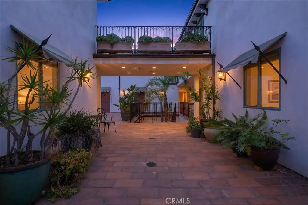 Condominium for sale at 4301 Los Feliz 12, Los Angeles, CA featuring 2 beds and 3 baths