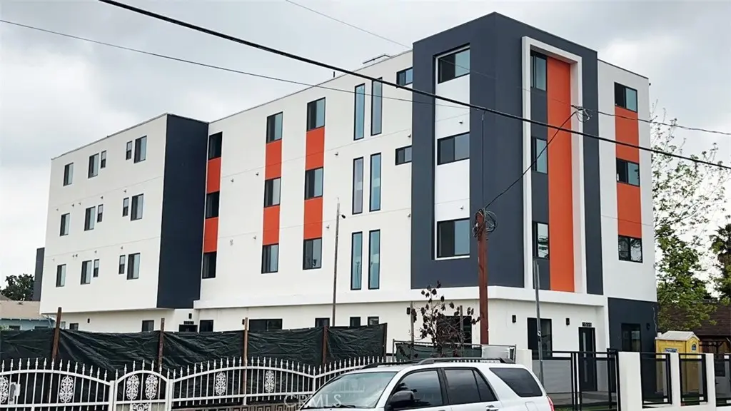 Residential Lease for rent at 1596 W 36th, Los Angeles, Los Angeles County, CA featuring 1 bed and 1 bath