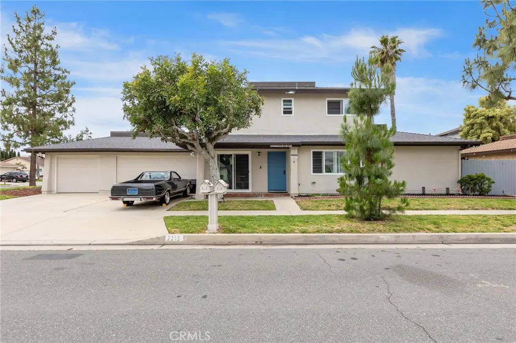 Duplex for rent at 2215 E Avalon, Santa Ana, CA featuring 3 beds and 2 baths