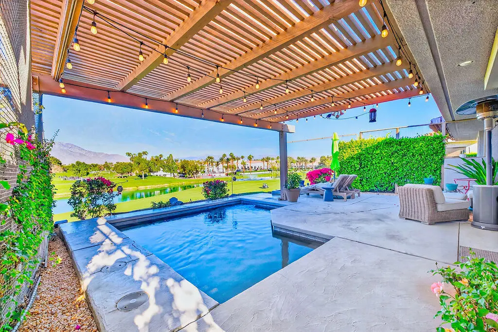 Single Family Residence for rent at 10 Colonial Drive, Rancho Mirage, CA featuring 3 beds and 3 baths