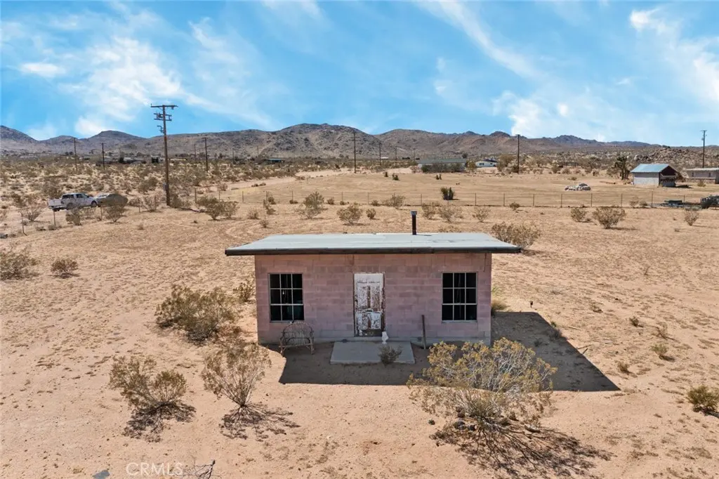 56172 Cone Boulevard, Landers, CA — listing photo 1
