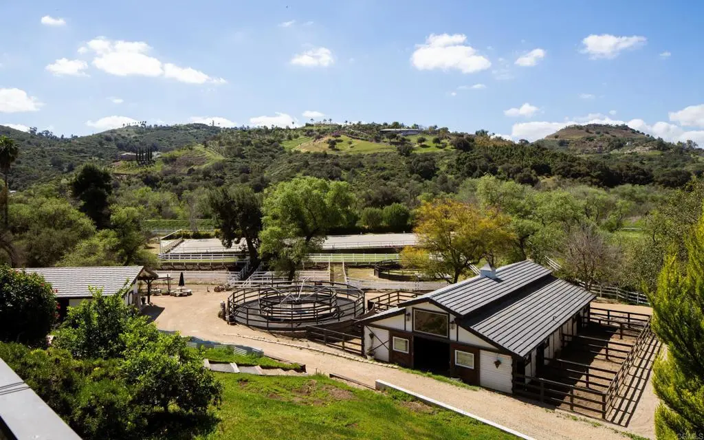 7017 Via Mariposa Sur, Bonsall, CA — listing photo 1