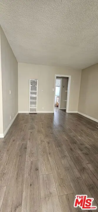 Residential Lease for rent at 1021 S Kingsley Drive 3, Los Angeles, Los Angeles County, CA featuring 1 bed and 1 bath