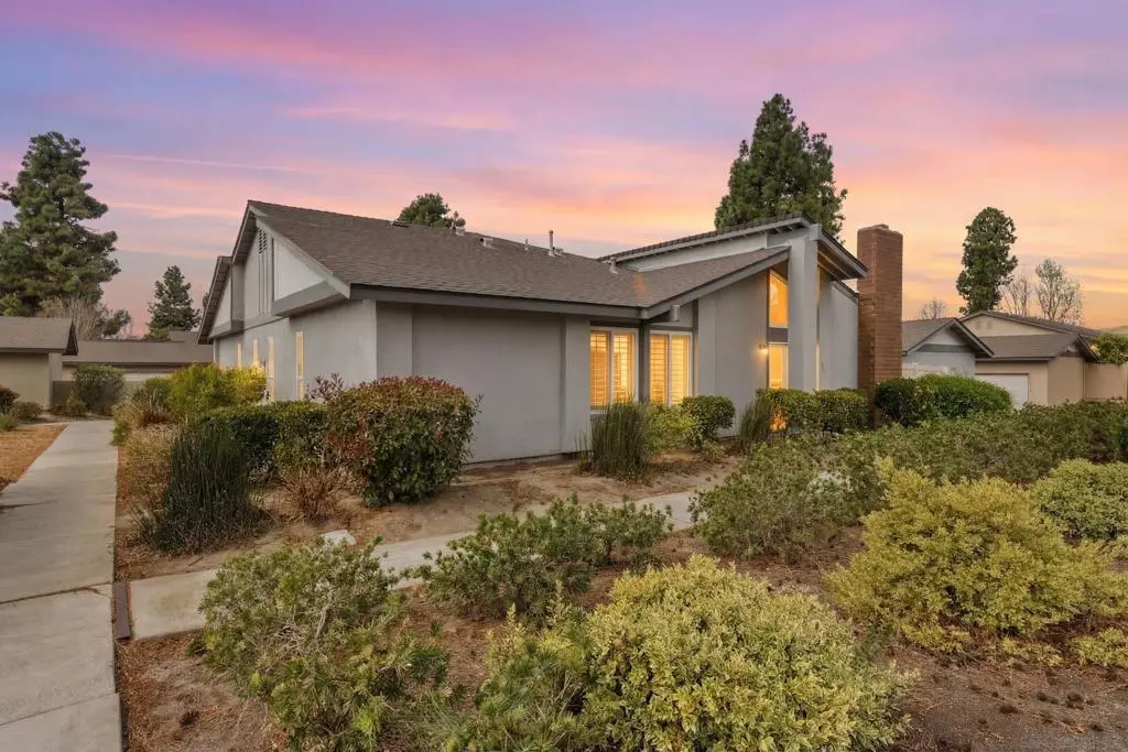 Townhouse for sale at 670 Kumquat Way, Oceanside, CA featuring 3 beds and 2 baths