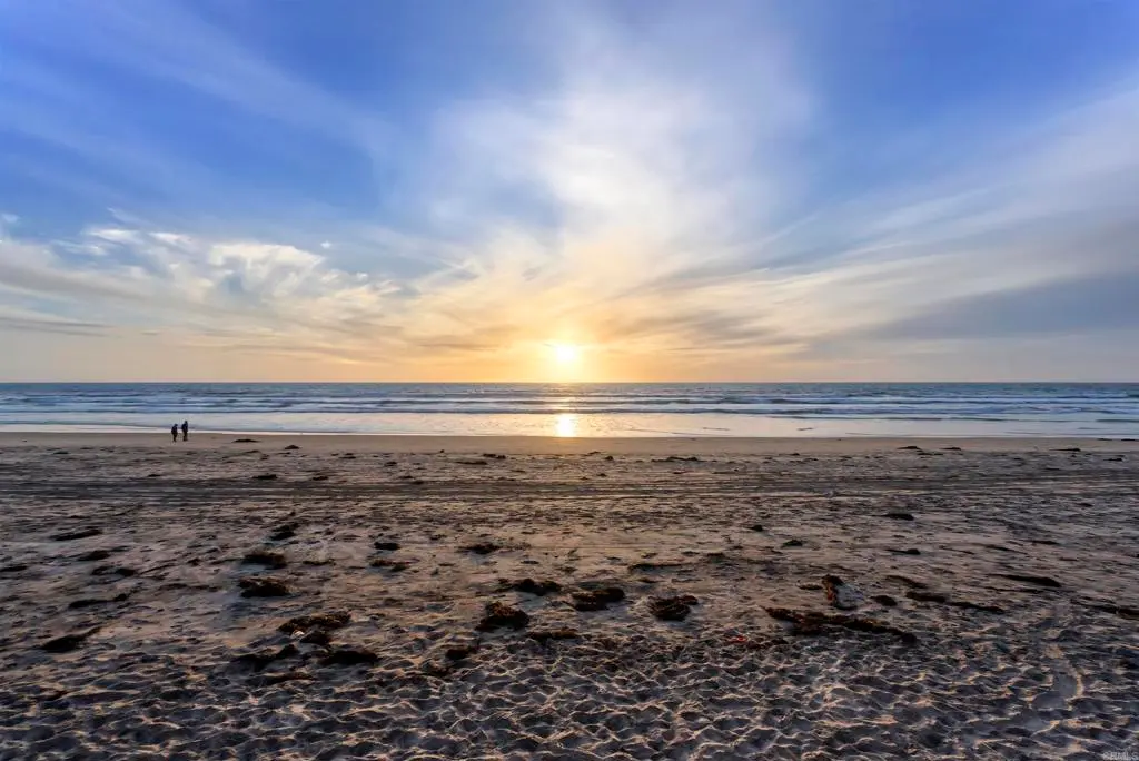 Single Family Residence for rent at 219 24th St, Del Mar, CA featuring 2 beds and 2 baths