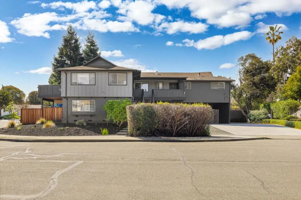 172 Permanente Way, Mountain View, CA — listing photo 1