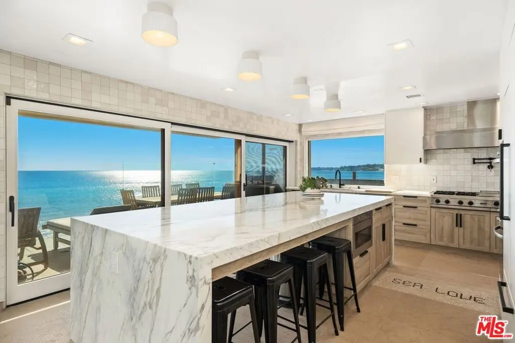 Residential Lease for rent at 25302 Malibu Road, Malibu, Los Angeles County, CA featuring 4 beds and 5 baths