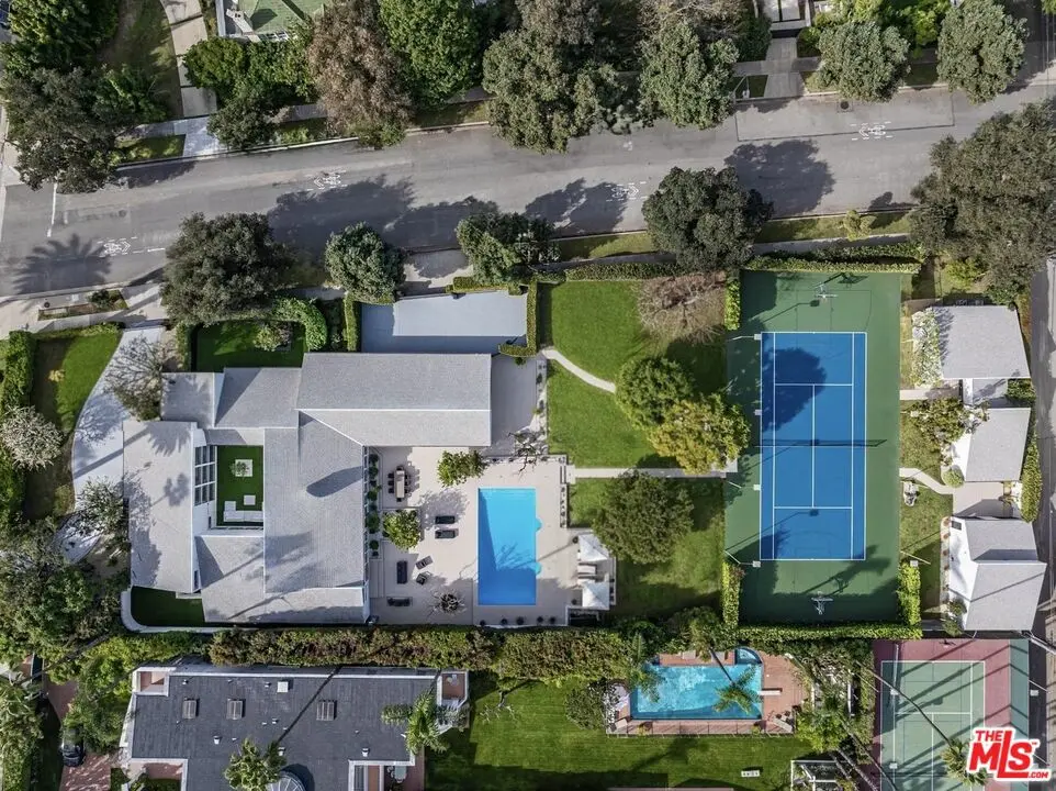 Residential Lease for rent at 624 N Beverly Drive, Beverly Hills, Los Angeles County, CA featuring 7 beds and 7 baths