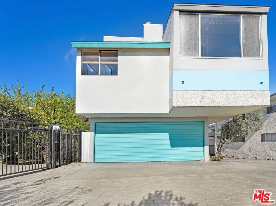Residential Lease for rent at 29231 Heathercliff Road 1, Malibu, Los Angeles County, CA featuring 2 beds and 2 baths