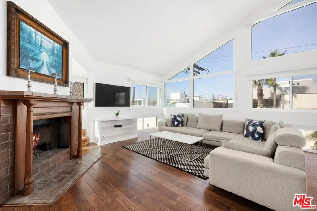 18 Union Jack Street 301, Marina Del Rey, CA — listing photo 1