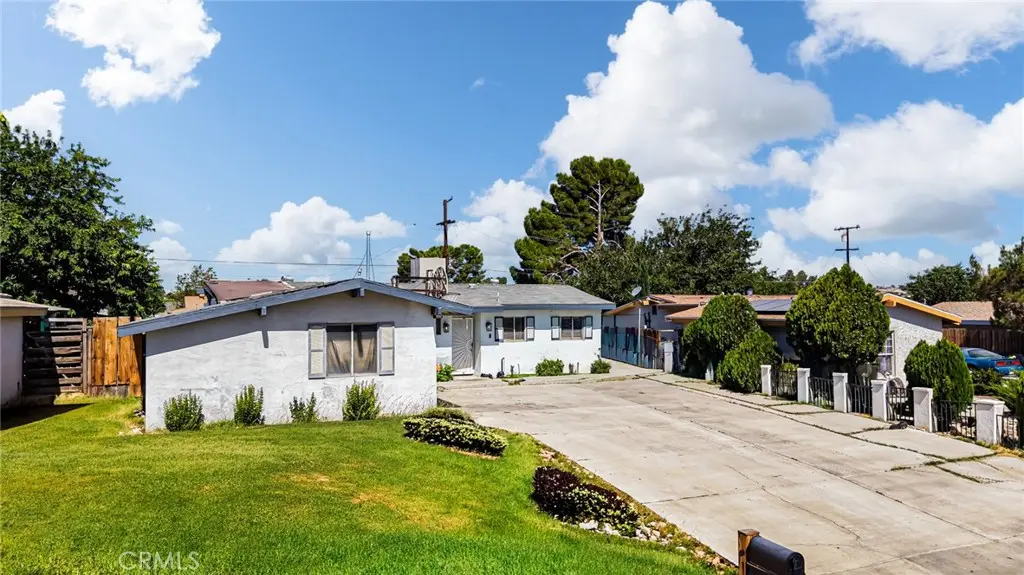 Single Family Residence for sale at 14378 Mojave, Victorville, CA featuring 3 beds and 2 baths