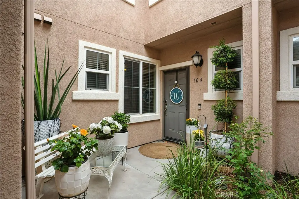 Condominium for sale at 15636 Vista Way 104, Lake Elsinore, CA featuring 3 beds and 3 baths